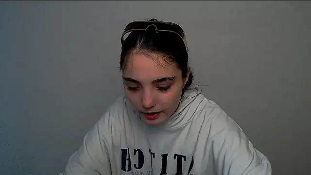 Snapshot of Sun_Shine__ chatting on 11-01-25, 09:00 Sun Shine online show from 11-01-25, 09:00