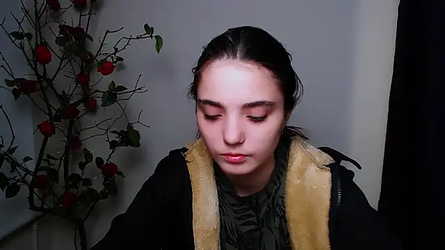 Snapshot of Sun_Shine__ chatting on 11-22-25, 01:04 Sun Shine online show from 11-22-25, 01:04