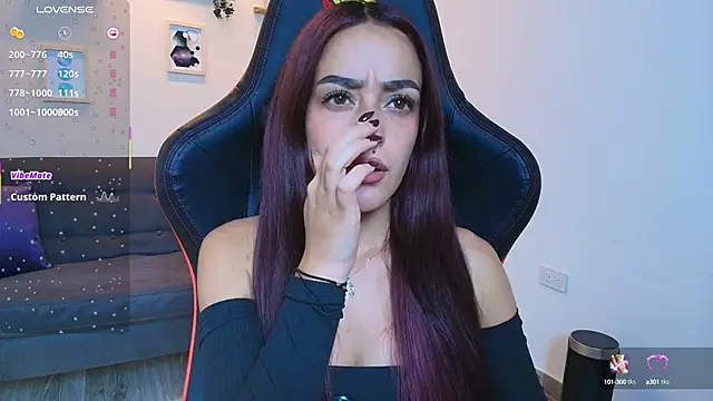 Snapshot of ViolethRosse chatting on 10-10-25, 08:08 ViolethRosse online show from 10-10-25, 08:08