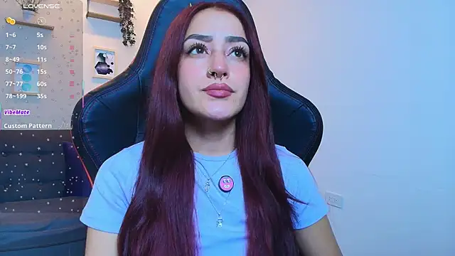 Snapshot of ViolethRosse chatting on 11-11-25, 07:25 ViolethRosse online show from 11-11-25, 07:25