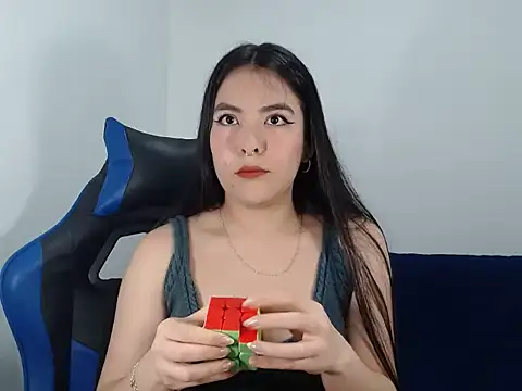 EloiseJun online show from 11-19-25, 03:06