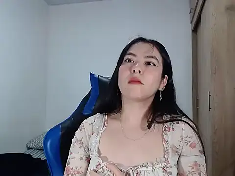 EloiseJun online show from 01-10-26, 04:14