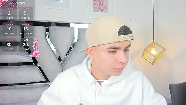 lianfox  online show from 11-01-25, 01:02