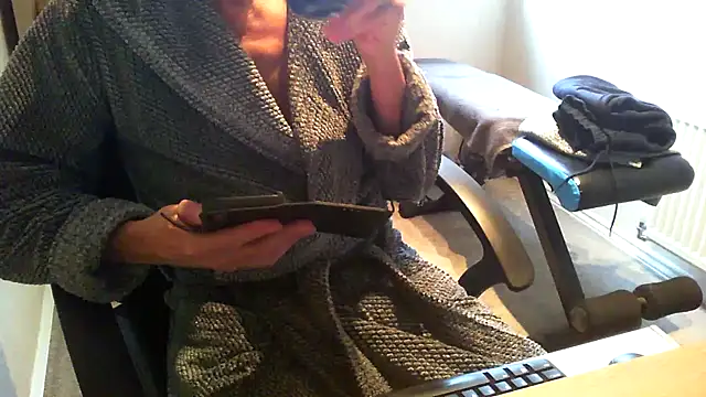 Snapshot of rogpb chatting on 01-08-26, 09:44 rogpb online show from 01-08-26, 09:44