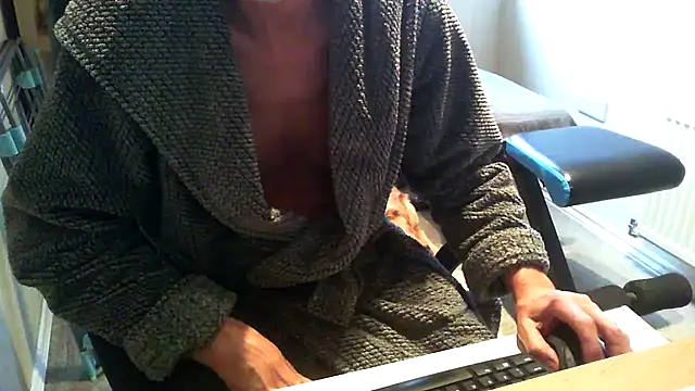 Snapshot of rogpb chatting on 01-11-26, 10:31 rogpb online show from 01-11-26, 10:31