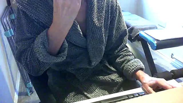 Snapshot of rogpb chatting on 01-15-26, 09:47 rogpb online show from 01-15-26, 09:47