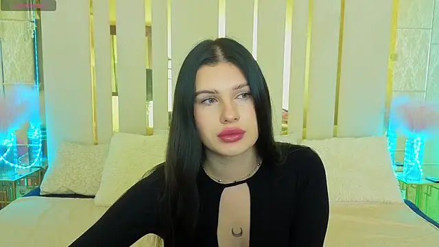 Snapshot of Neyla_Charm chatting on 10-27-25, 01:48 Neyla Charm online show from 10-27-25, 01:48