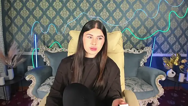 Snapshot of Neyla_Charm chatting on 11-06-25, 08:10 Neyla Charm online show from 11-06-25, 08:10