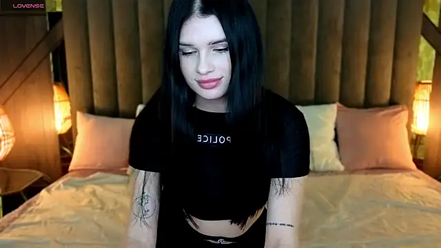 Snapshot of Neyla_Charm chatting on 11-16-25, 02:22 Neyla Charm online show from 11-16-25, 02:22