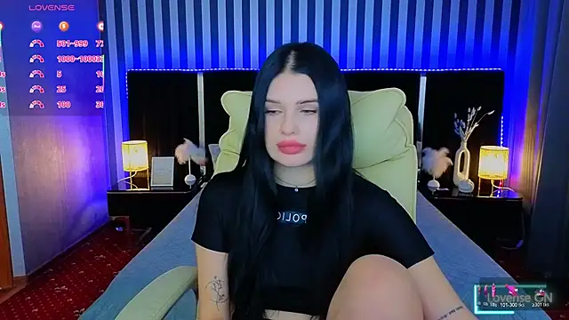 Snapshot of Neyla_Charm chatting on 11-18-25, 02:43 Neyla Charm online show from 11-18-25, 02:43