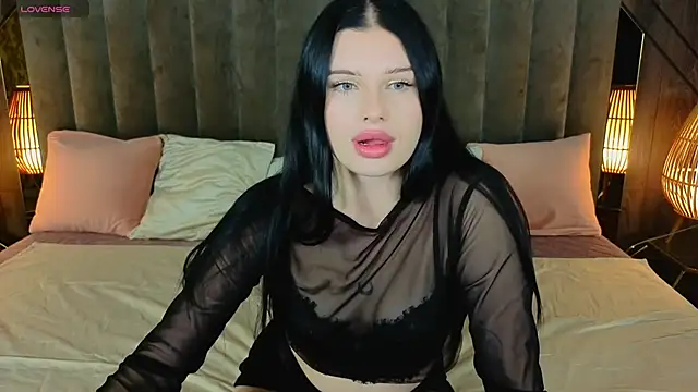 Snapshot of Neyla_Charm chatting on 11-19-25, 08:31 Neyla Charm online show from 11-19-25, 08:31