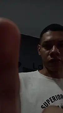 Snapshot of milo_cruz chatting on 12-17-25, 11:44 milo cruz online show from 12-17-25, 11:44