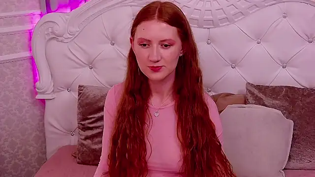 Snapshot of SaraMoor chatting on 10-06-25, 06:16 SaraMoor online show from 10-06-25, 06:16