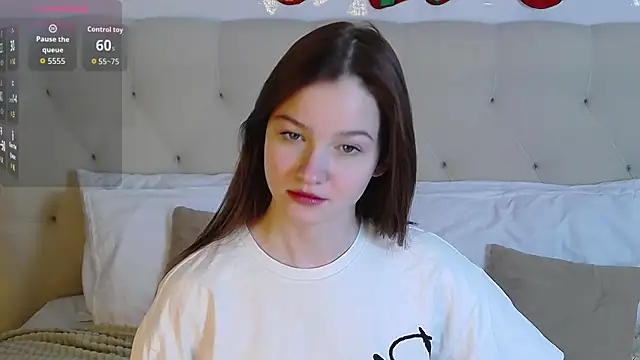 Snapshot of MichelleRoux chatting on 12-19-25, 11:39 MichelleRoux online show from 12-19-25, 11:39