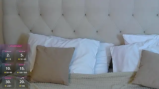 Snapshot of MichelleRoux chatting on 03-05-26, 02:46 MichelleRoux online show from 03-05-26, 02:46