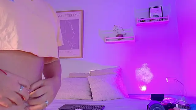 BelaMiller  online show from 12-19-25, 11:39