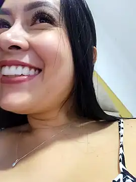 CrisMarulanda online show from 11-29-25, 11:08