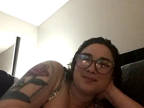 paigeycakes online show from 11-22-25, 05:06