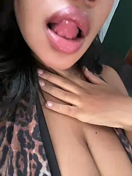 hillarymoreninha online show from 04-19-26, 07:38