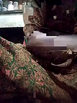 Snapshot of aunty_sumy chatting on 10-23-25, 01:27 aunty sumy online show from 10-23-25, 01:27