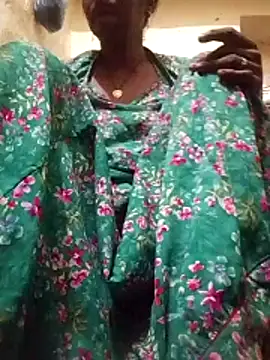 Snapshot of aunty_sumy chatting on 10-25-25, 01:46 aunty sumy online show from 10-25-25, 01:46