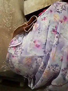 Snapshot of aunty_sumy chatting on 11-10-25, 02:05 aunty sumy online show from 11-10-25, 02:05