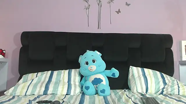 Snapshot of KendallWings chatting on 10-03-25, 08:33 KendallWings online show from 10-03-25, 08:33