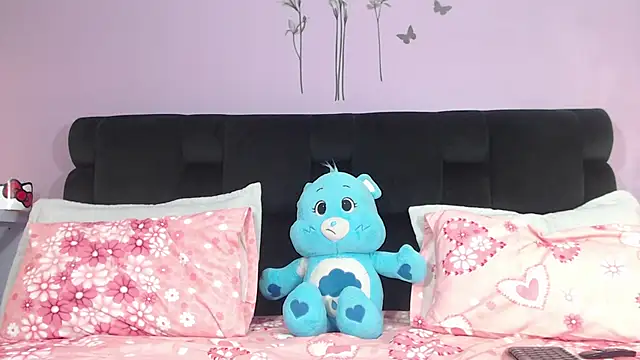 Snapshot of KendallWings chatting on 10-23-25, 06:17 KendallWings online show from 10-23-25, 06:17