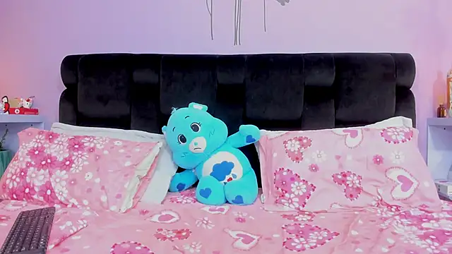 Snapshot of KendallWings chatting on 10-29-25, 08:10 KendallWings online show from 10-29-25, 08:10