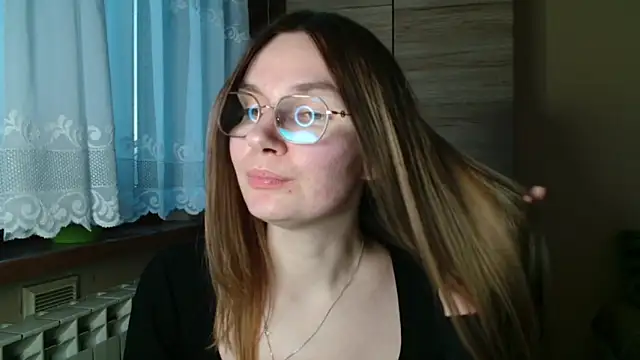 LooveELLYx online show from 10-29-25, 03:36