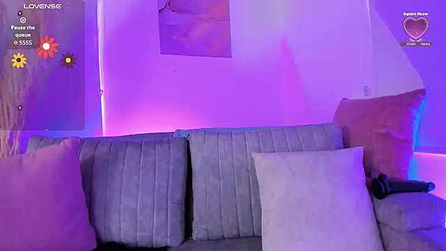 Snapshot of kamila_flower chatting on 10-10-25, 01:32 kamila flower online show from 10-10-25, 01:32