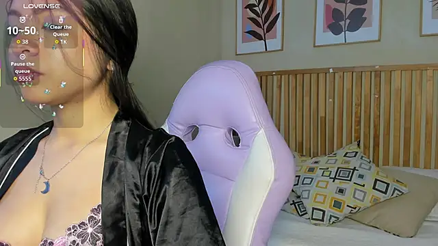 Snapshot of Sky_winter chatting on 10-27-25, 02:10 Sky winter online show from 10-27-25, 02:10