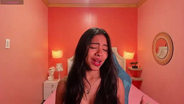 Snapshot of Sky_winter chatting on 11-16-25, 03:06 Sky winter online show from 11-16-25, 03:06