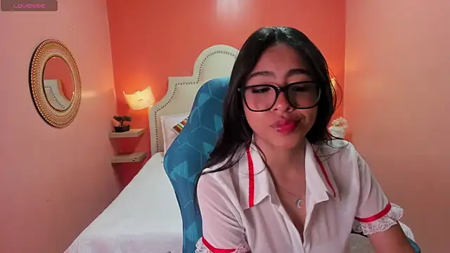 Snapshot of Sky_winter chatting on 11-24-25, 02:50 Sky winter online show from 11-24-25, 02:50