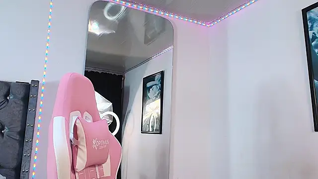 GraceWallace  online show from 11-22-25, 11:04