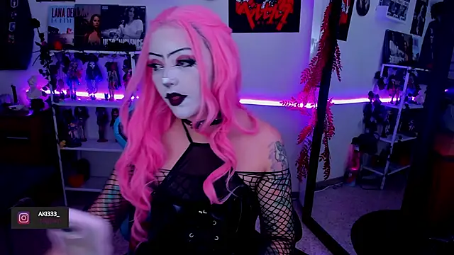 Snapshot of Makii_33 chatting on 09-17-25, 11:17 Makii 33 online show from 09-17-25, 11:17