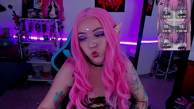 Snapshot of Makii_33 chatting on 11-11-25, 11:05 Makii 33 online show from 11-11-25, 11:05