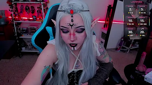 Snapshot of Makii_33 chatting on 11-19-25, 12:54 Makii 33 online show from 11-19-25, 12:54