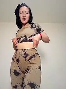 Snapshot of Oriana111 chatting on 10-28-25, 03:54 Oriana111 online show from 10-28-25, 03:54