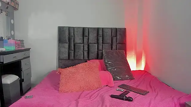 Esmeraldaa- online show from 02-07-26, 06:17