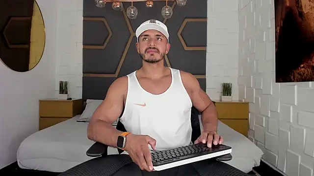 Snapshot of magnusclark chatting on 09-15-25, 06:19 magnusclark online show from 09-15-25, 06:19