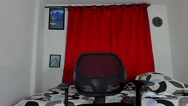 Snapshot of magnusclark chatting on 10-30-25, 09:00 magnusclark online show from 10-30-25, 09:00