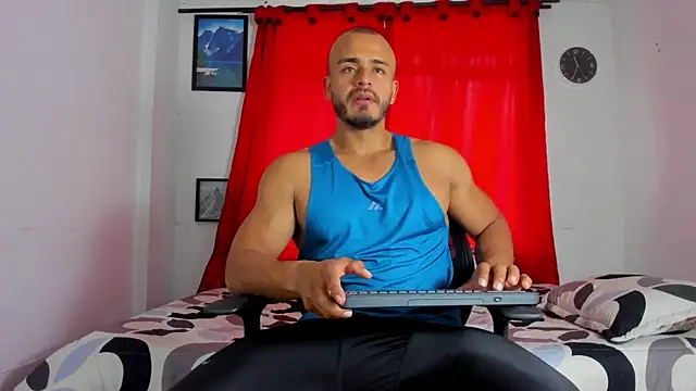 Snapshot of magnusclark chatting on 11-12-25, 06:41 magnusclark online show from 11-12-25, 06:41