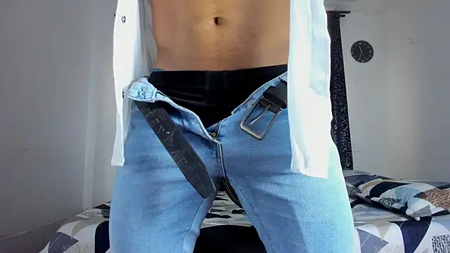 Snapshot of magnusclark chatting on 11-18-25, 08:57 magnusclark online show from 11-18-25, 08:57