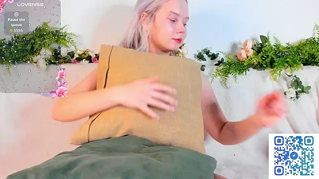 girlllsooft online show from 10-09-25, 06:17