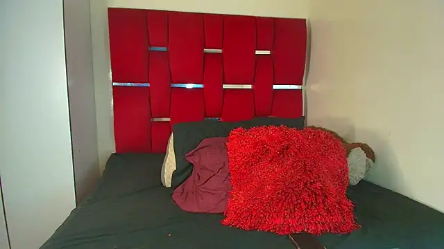 Camila hot ts online show from 12-19-25, 02:13