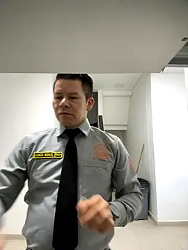 Snapshot of Manu0586 chatting on 11-01-25, 11:23 Manu0586 online show from 11-01-25, 11:23