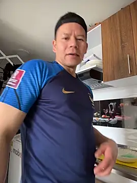 Snapshot of Manu0586 chatting on 11-17-25, 04:13 Manu0586 online show from 11-17-25, 04:13