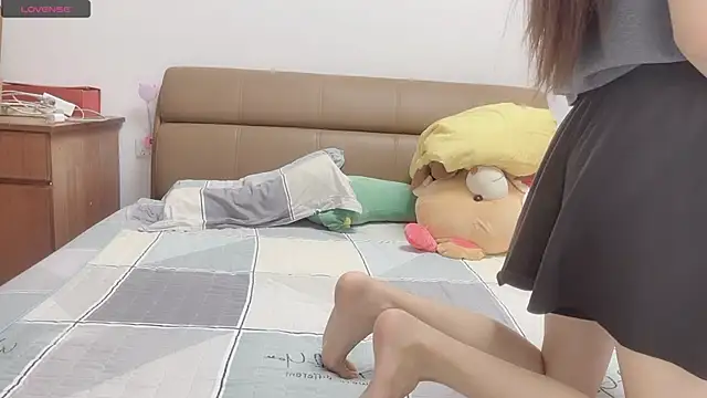 Snapshot of Yin-LL chatting on 10-18-25, 04:41 Yin-LL online show from 10-18-25, 04:41