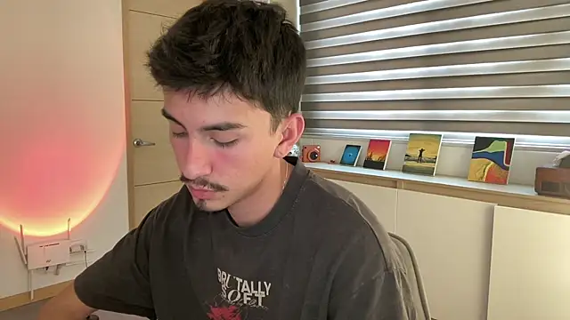 sweettaaron01 online show from 11-20-25, 05:12